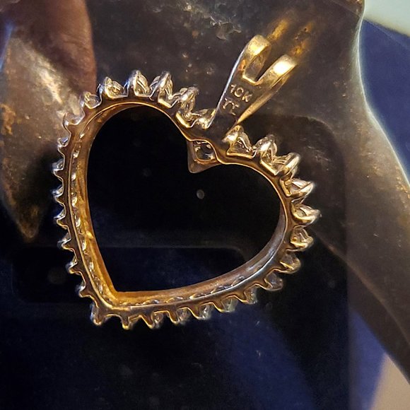 ESTATE SALE - Sweet Yellow Gold 10k Diamond Heart Pendant! - Picture 3 of 6